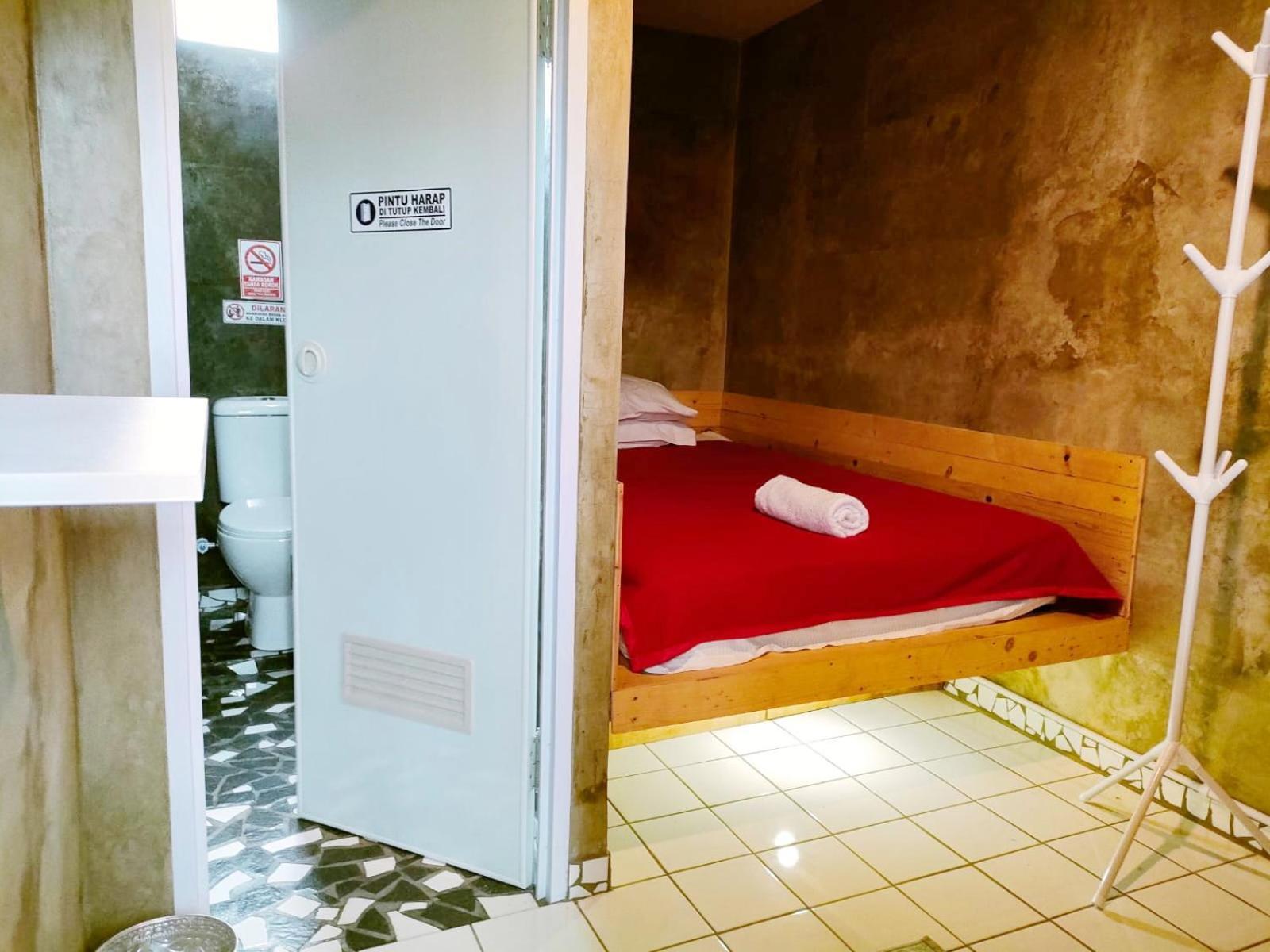 Jeng Tini Guest House Богор Экстерьер фото