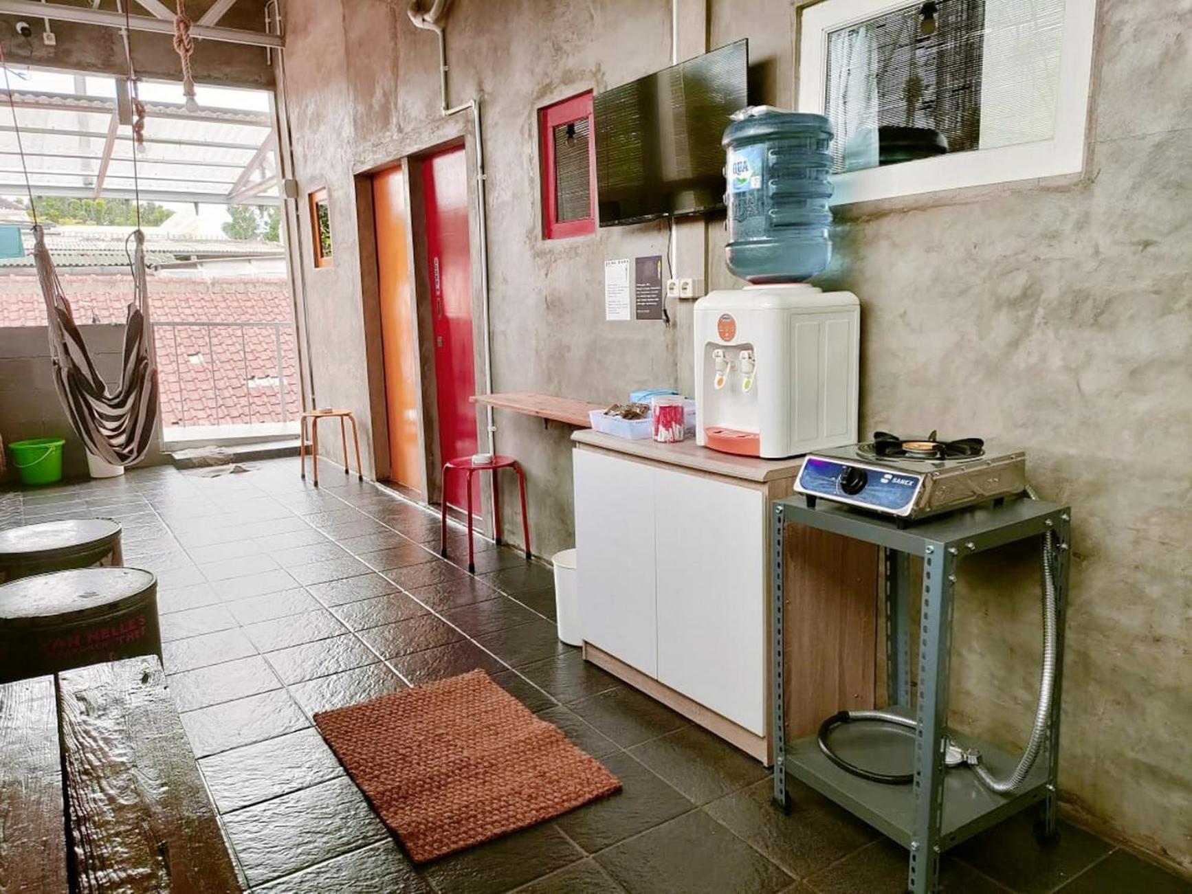 Jeng Tini Guest House Богор Экстерьер фото