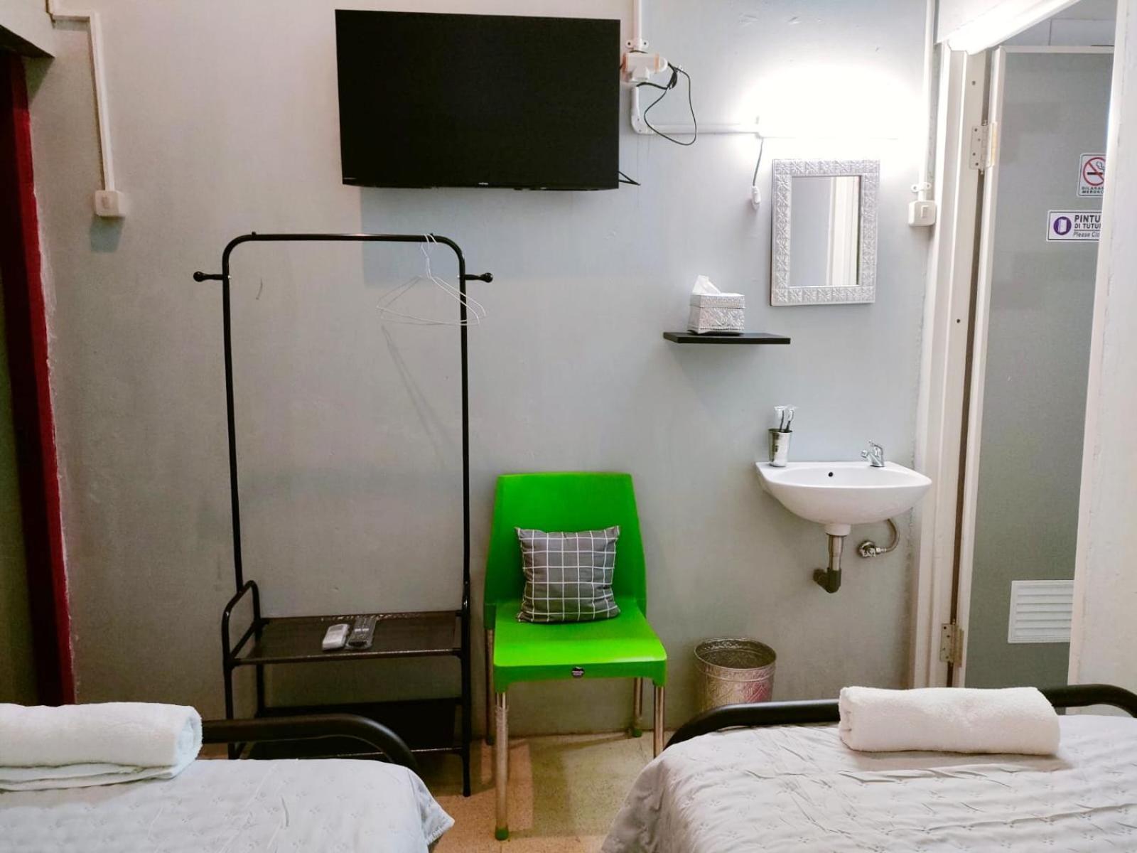 Jeng Tini Guest House Богор Экстерьер фото