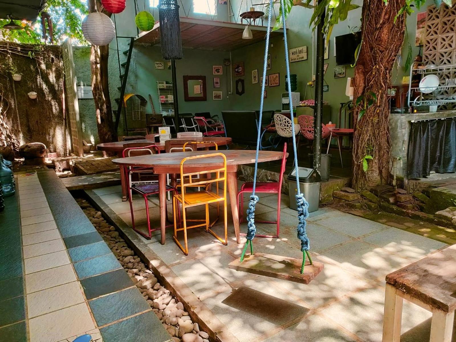Jeng Tini Guest House Богор Экстерьер фото