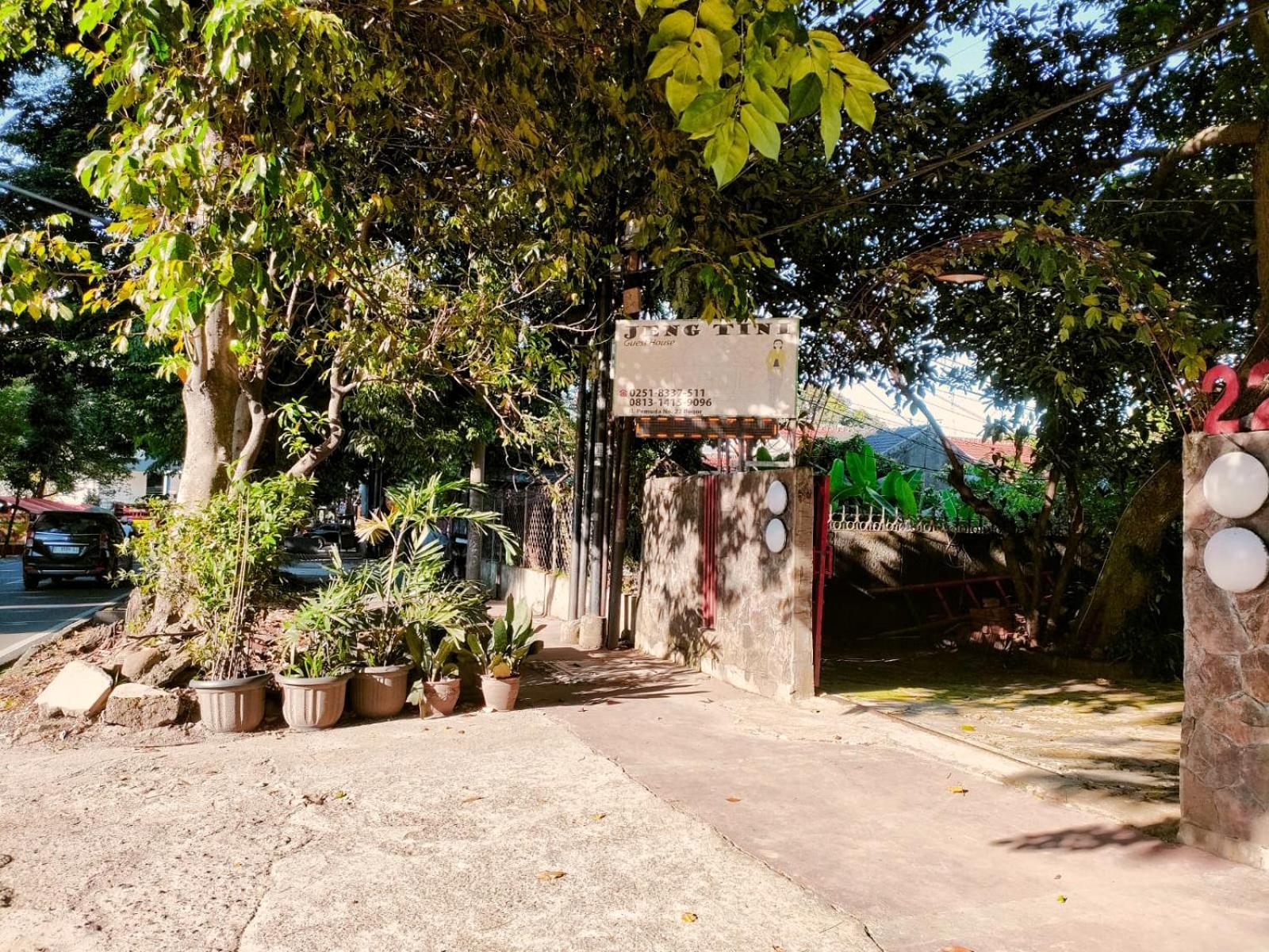 Jeng Tini Guest House Богор Экстерьер фото