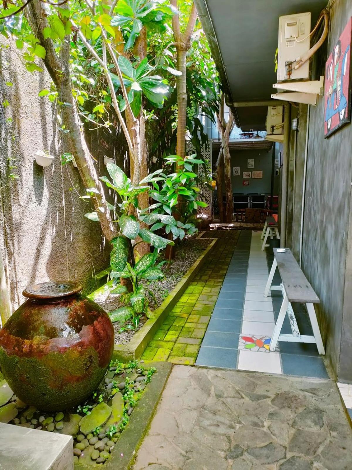 Jeng Tini Guest House Богор Экстерьер фото
